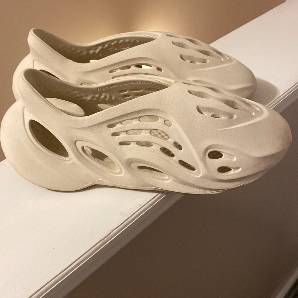 yeezy foam runners (cream)